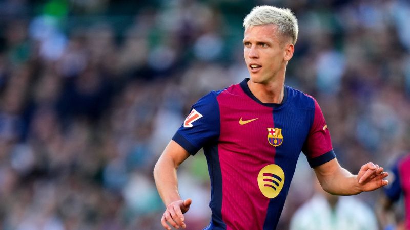 Los problemas financieros podrían provocar la salida de Dani Olmo del Barcelona.