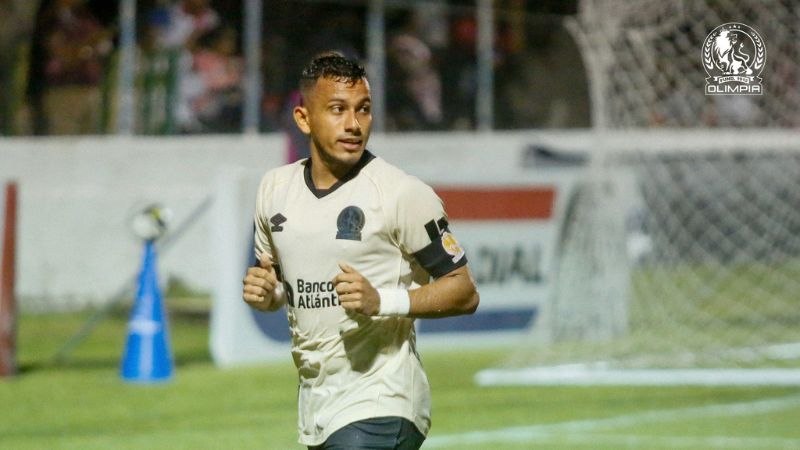 El mediocampista de Olimpia, Edwin Rodríguez, aseguró que van por el pentacampeonato.