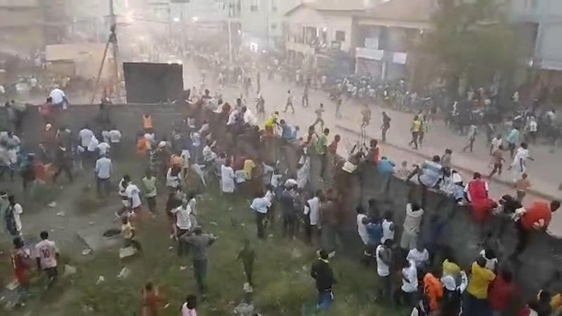 Al menos 56 personas fallecieron el domingo en N'Zérékoré, sudeste de Guinea, en una 