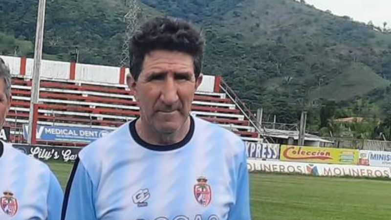 La directiva de la Real Sociedad decidió separar al técnico Héctor Vargas.