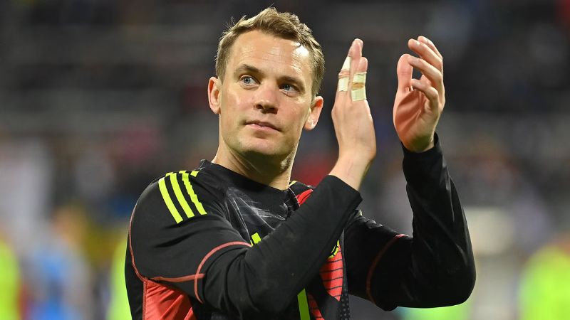 Manuel Neuer se lesionó en un choque contra Jeremie Frimpong del Bayer Leverkusen en la Copa de Alemania.