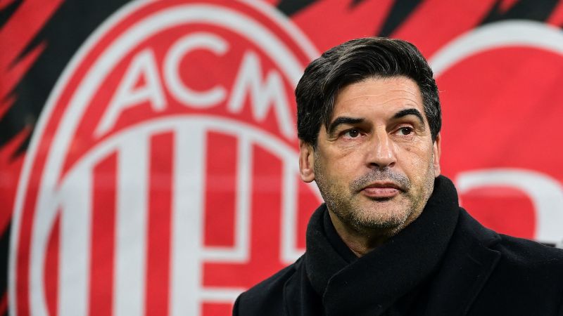 El ex entrenador portugués del AC Milan, Paulo Fonseca, dice adiós.