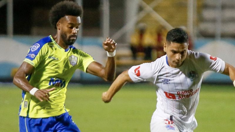 Los jugadores de Olimpia no se encontraron este miércoles en el césped del estadio Nacional "Chelato Uclés".