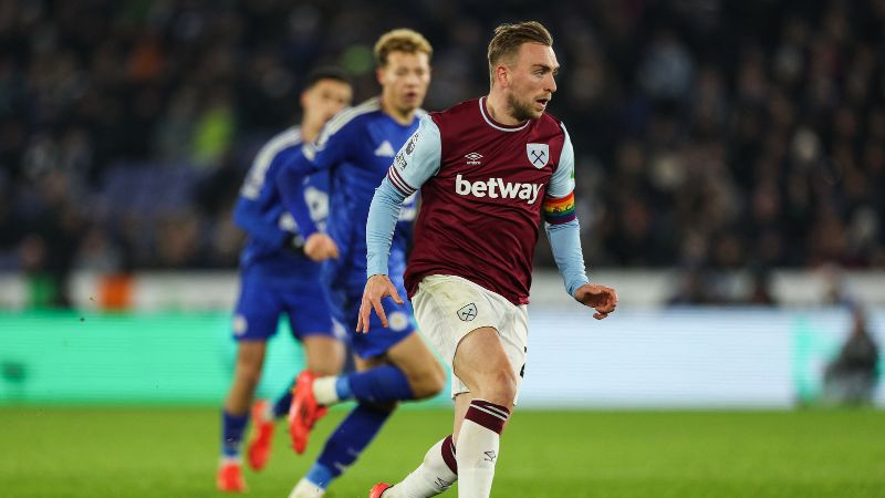 En la jornada pasada de la Premier League, los capitanes de los equipos lucieron brazaletes arcoíris en el marco de la campaña Rainbow Laces contra la homofobia.