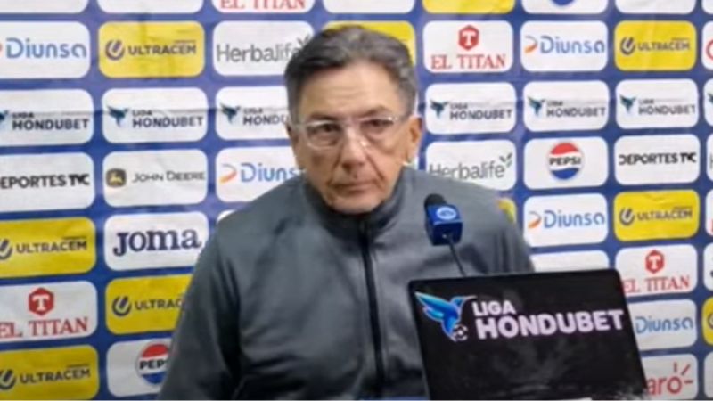 El doctor Salomón Nazar anunció que no seguirá como técnico del Victoria.