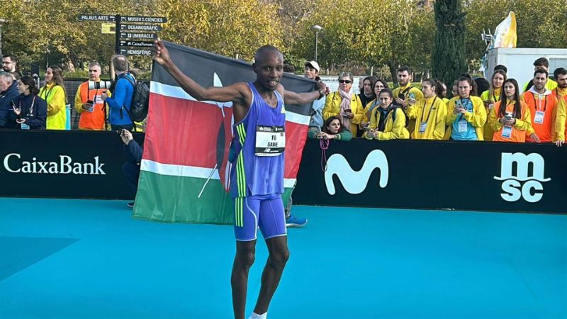 El keniano Sebastián Sawe ganó la maratón de Valencia en la rama masculina.