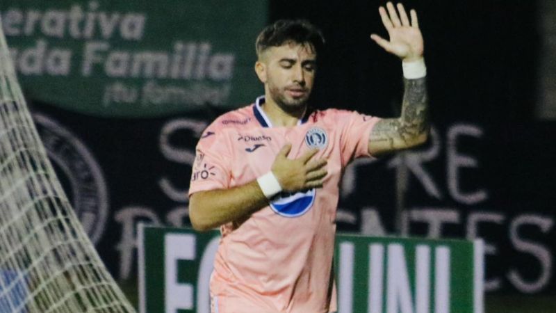 El delantero, Agustín Auzmendi, se despide de Motagua y viaja a Argentina para jugar con el equipo Godoy Cruz.