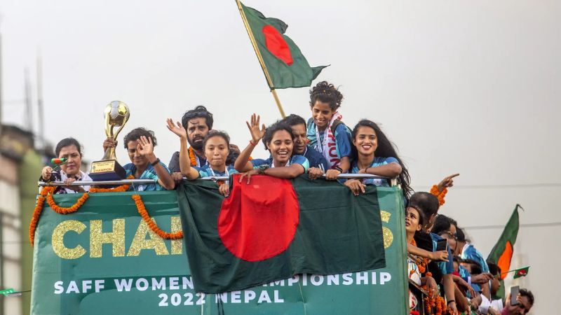 Un partido de fútbol femenino previsto en el norte de Bangladesh fue anulado tras una manifestación de islamistas.