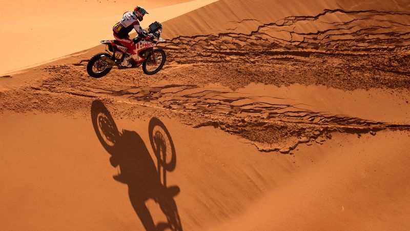 El piloto chileno José Ignacio Cornejo Florimo compite durante la etapa 8 del Rally Dakar 2025.