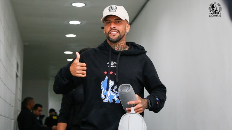 El defensa brasileño, Gabriel Araujo, regresó al país para cumplir el contrato con Olimpia.