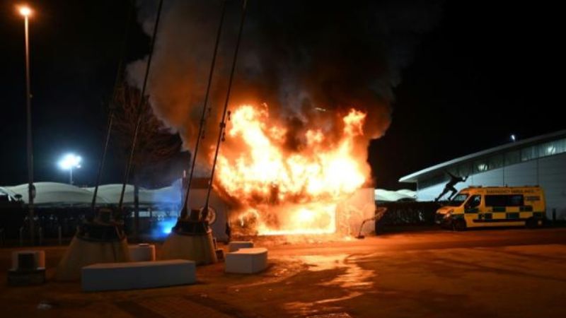 El partido Manchester City y Brujas se retrasó por un fuego en las inmediaciones del Etihad Stadium.