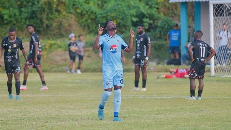 El mediocampista de Motagua, Jonathan Núñez, celebra su gol frente al Juventus FC.