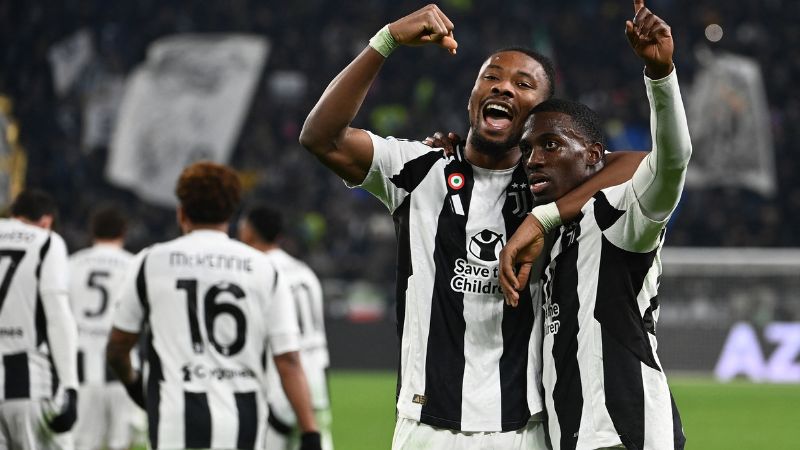 El delantero estadounidense de la Juventus, Tim Weah, celebra el segundo gol de su equipo frente al Milán.