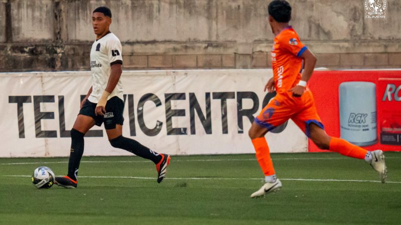 Olimpia tuvo dificultades contra Lobos UPNFM, pero al final se quedó con los tres puntos.