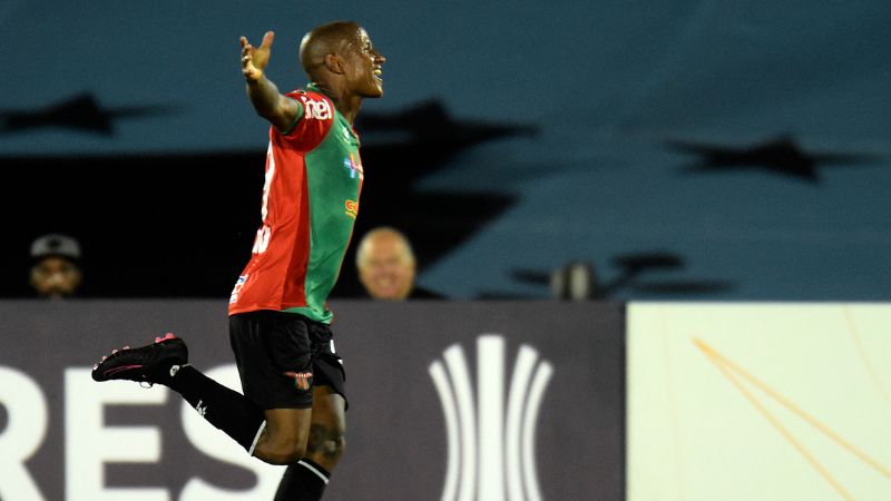 En la foto de archivo, el delantero de Boston River, Mathias Acuña, celebra tras anotar contra Zamora.