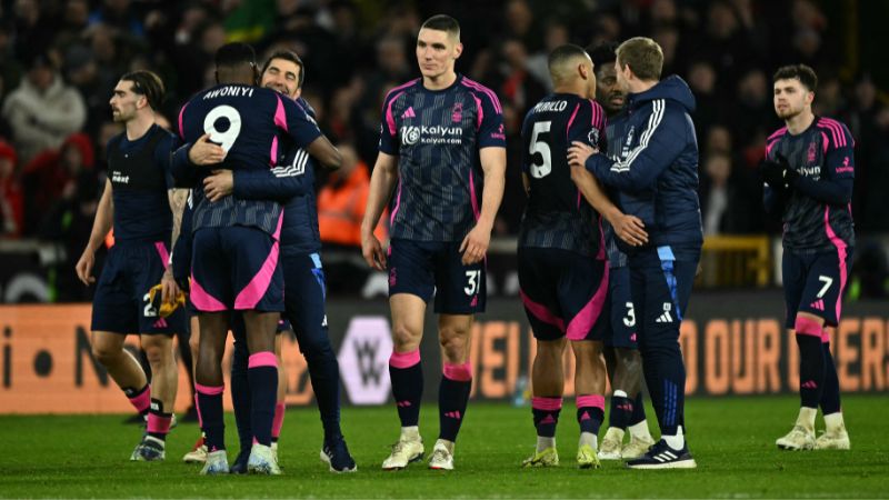 No confiarse les piden a los jugadores del Nottingham Forest previo al duelo contra el Liverpool.