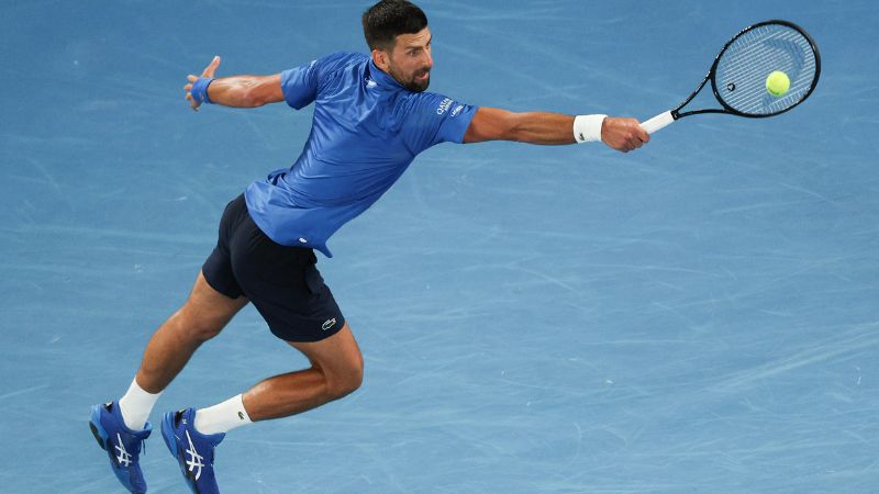 El serbio Novak Djokovic es el rival de Carlos Alcaraz en cuartos de final del Abierto de Australia.