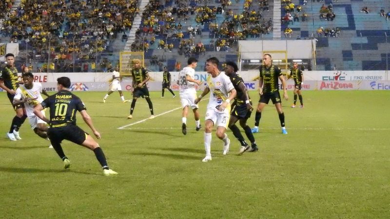 El Real España dejó escapar dos puntos en el duelo contra Génesis Comayagua, con quien empató 1-1.