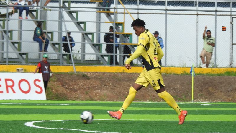 El colombiano Andrés Stiven Dávila se había ganado la confianza del técnico, Jhon Jairo López.