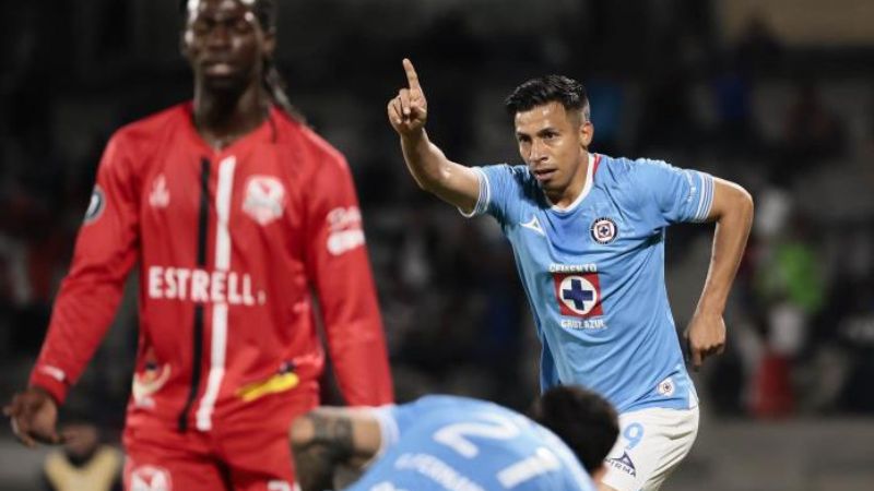 El delantero del Cruz Azul, Ángel Sepúlveda, anotó dos goles en la victoria sobre el Real Hope de Haití.