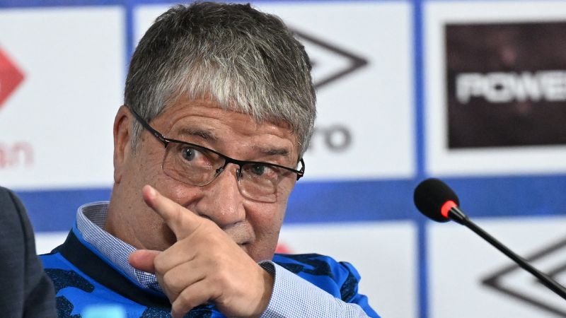 El técnico colombiano, Hernán "Bolillo" Gómez, asegura que llevará a El Salvador al próximo Mundial.