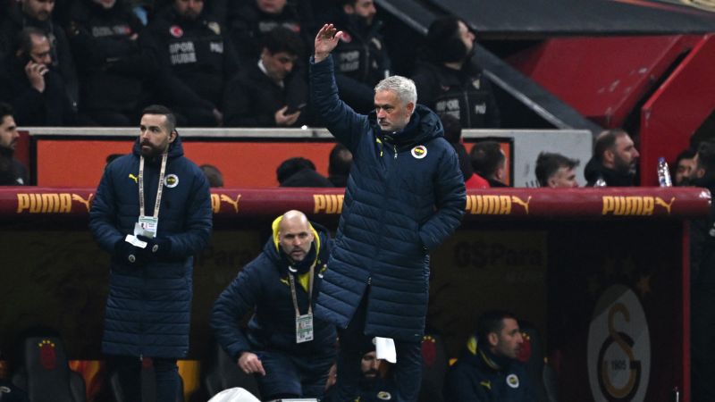 El club turco Galatasaray es quien acusa a José Mourinho de racista.