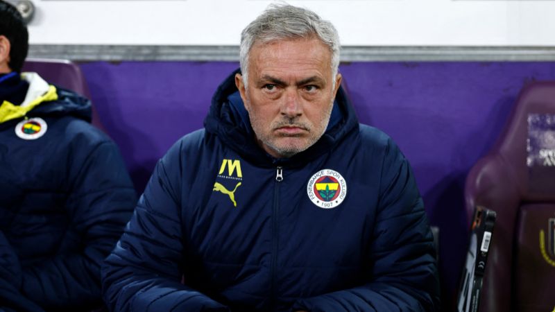 El Galatasaray acusó al técnico del Fenerbahçe, el portugués José Mourinho, de realizar 