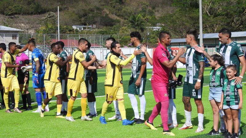 Juticalpa FC y Génesis Comayagua se enfrentan en el estadio Óscar Peralta de San Francisco de La Paz, Olancho.