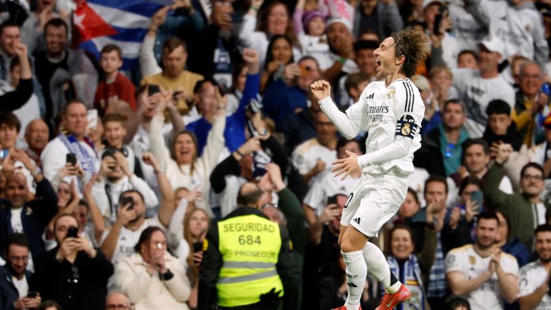 El centrocampista croata del Real Madrid, Luka Modric, celebra el primer gol de su equipo ante el Girona FC.