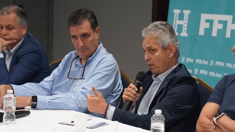 El seleccionador nacional, Reinaldo Rueda, hace un llamado a la unión al rededor del equipo de todos los hondureños.