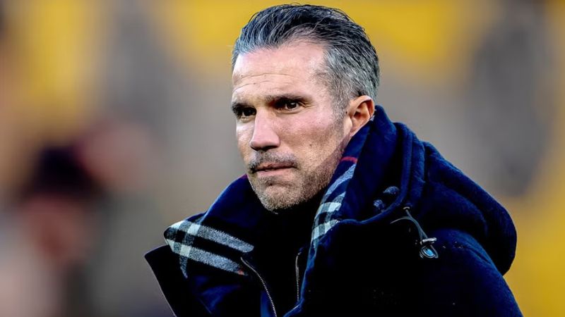 El Feyenoord Róterdam anunció la llegada como entrenador de su exjugador Robin van Persie.