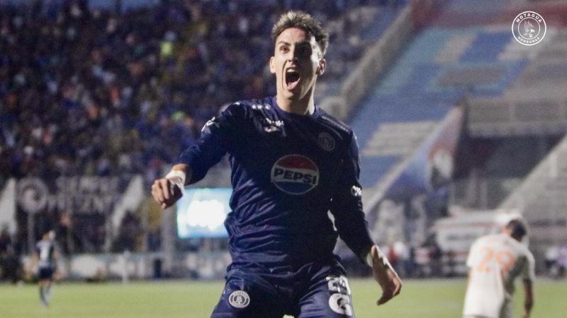 El delantero argentino de Motagua, Rodrigo Auzmendi, considera que les está saliendo caro haberse coronado campeón el pasado torneo de Apertura.