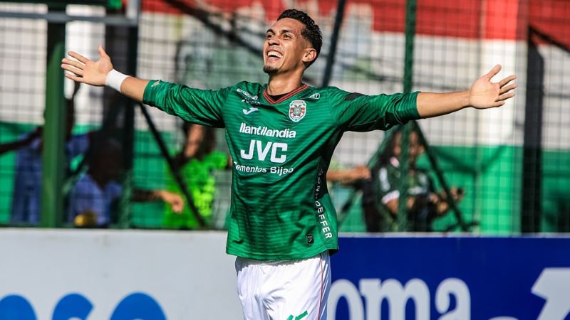 El defensa de Marathón, Allans Vargas, celebra el primer gol frente a Juticalpa FC.