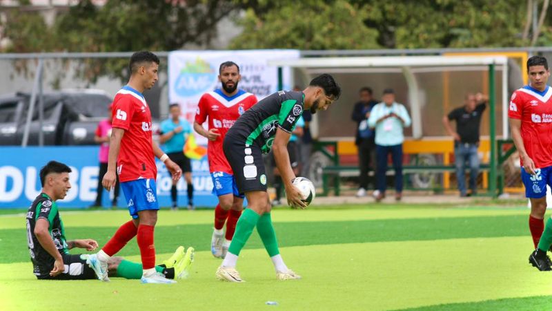 Olimpia aseguró el liderato con su victoria sobre Juticalpa FC.