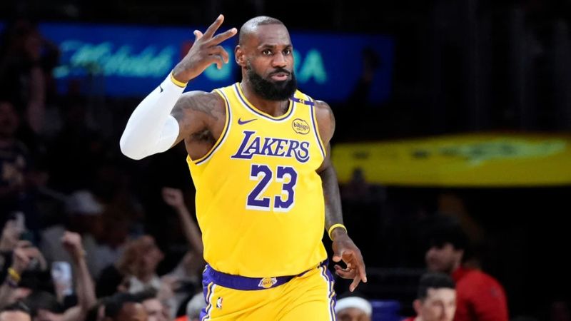 LeBron James se convirtió en el primer jugador de la historia de la NBA al anotar 50.000 puntos.