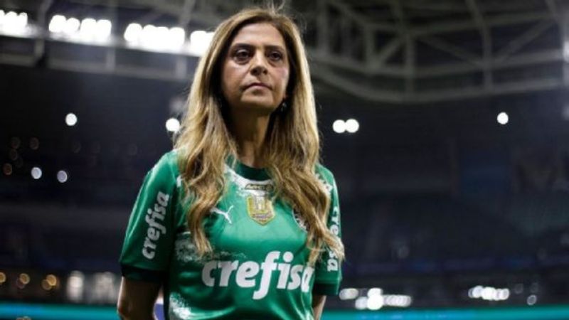 La presidenta de Palmeiras, Leila Pereira, lamenta la "mano tibia" de la Conmebol contra el racismo.