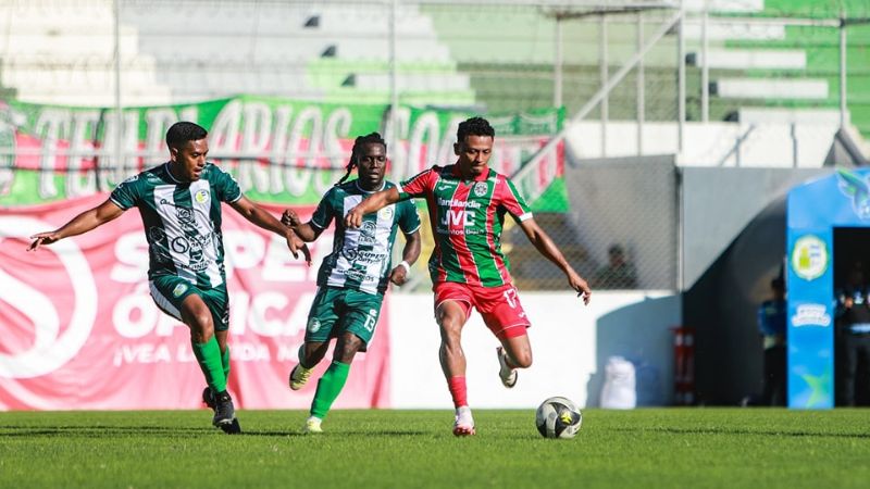 Marathón y Juticalpa FC se enfrentan en el estadio Yankel Rosenthal.