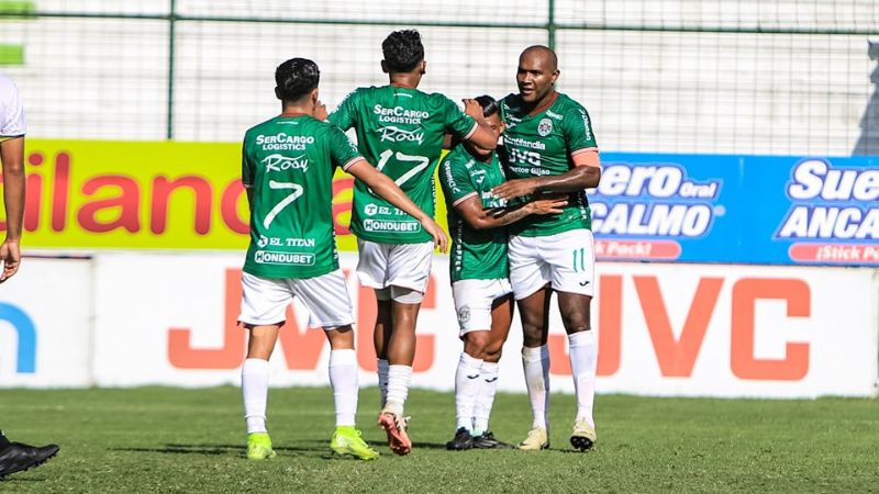 Los marathones celebran el importante triunfo obtenido frente a Juticalpa FC.