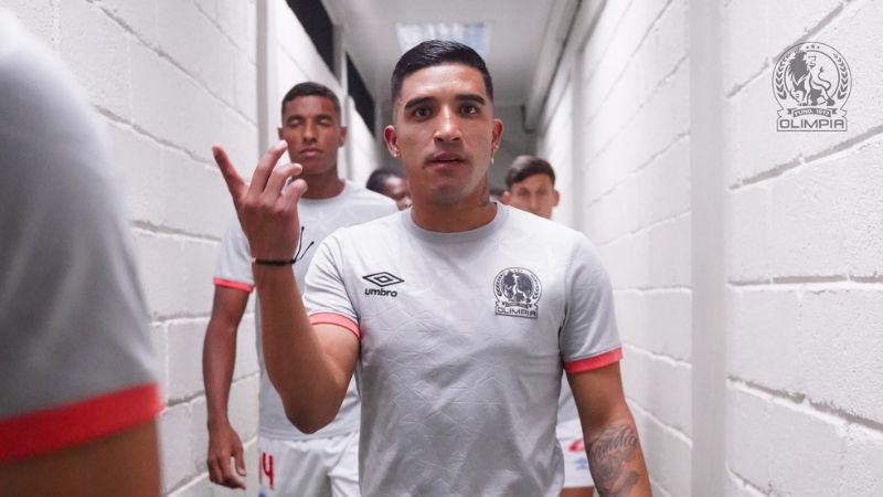 El delantero de Olimpia, Michaell Chirinos, ya tuvo minutos contra Génesis Comayagua.