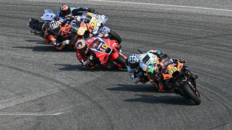 Competencia cerrada en el Gran Premio de Tailandia de MotoGP en el Circuito Internacional de Buriram.