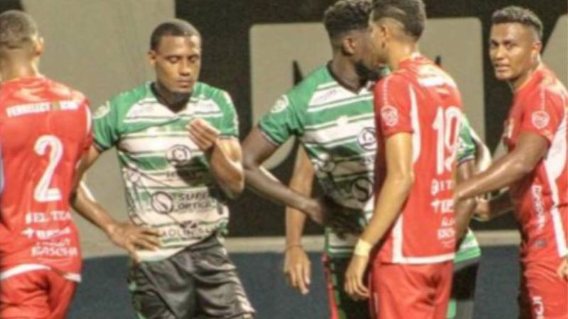 Real Sociedad y Juticalpa FC ya juegan en el estadio Francisco Martínez de Tocoa.