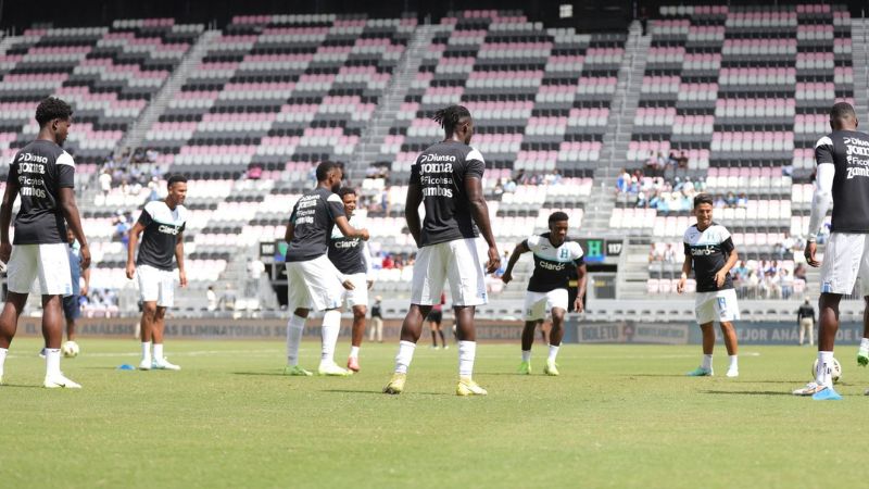 En las próximas horas, el seleccionador nacional, Reinaldo Rueda, depurará el plantel de la Bicolor, reduciéndolo a 26 futbolistas.