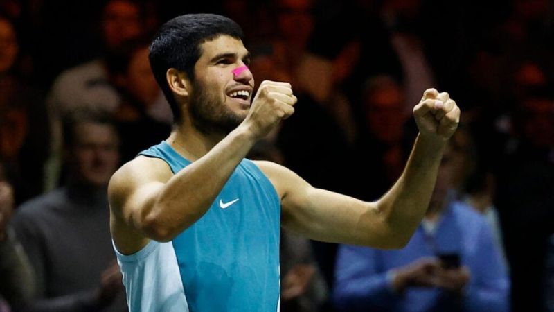 El español Carlos Alcaraz dice sentir la presión por la ausencia de Jannik Sinner en el Masters 1000 de Montecarlo.