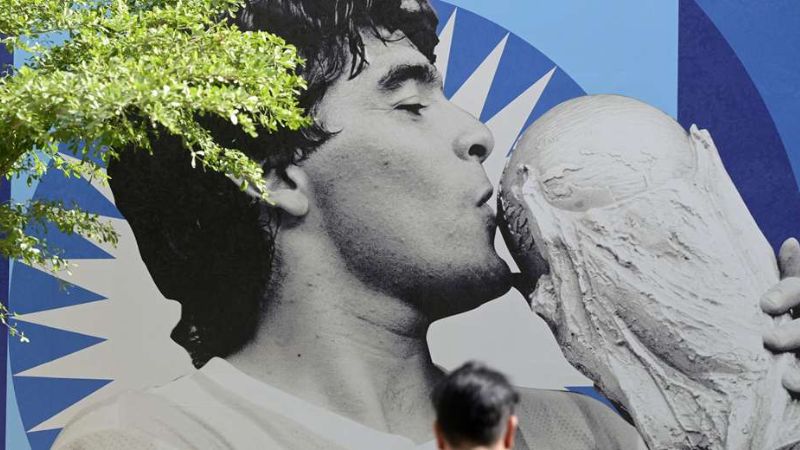 Para los argentinos, Diego Maradona es uno de sus ídolos futbolísticos.