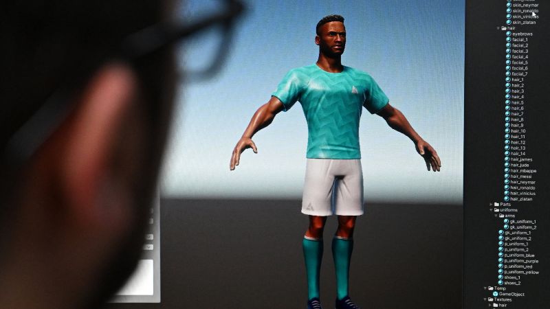 El diseñador 3D de Bacon Games, Andrés Hernández, trabaja en la creación de un videojuego de FIFA en Bogotá.