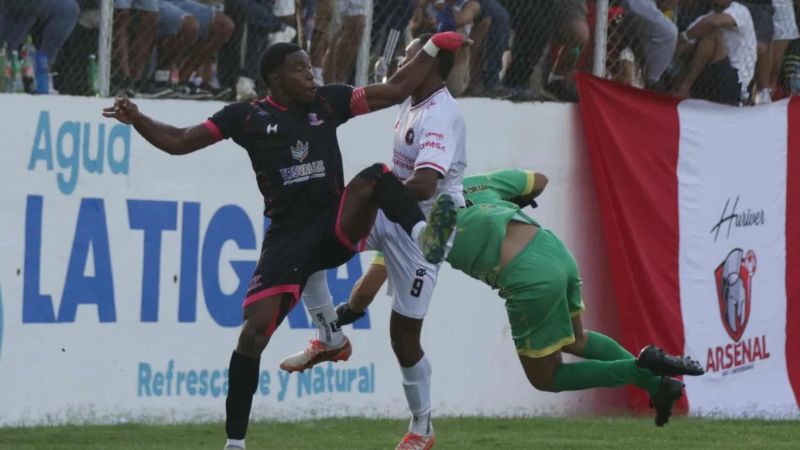 Los equipos Arsenal SAO y Atlético Independiente empataron en la ida de la final de la Liga de Ascenso.