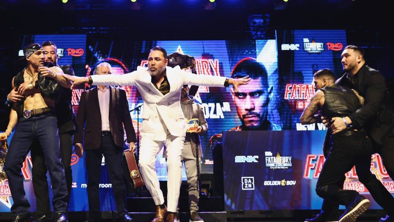 Teófimo López y Arnold Barboza Jr. han calentado en todo momento el combate de este viernes.