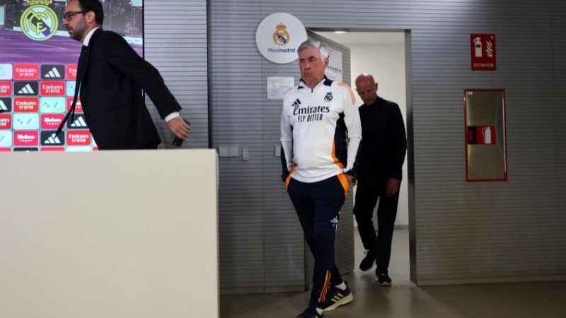 El entrenador italiano del Real Madrid, Carlo Ancelotti, llega a la Ciudad Deportiva Real Madrid en Valdebebas para dar una rueda de prensa antes del partido de Liga contra el Mallorca.