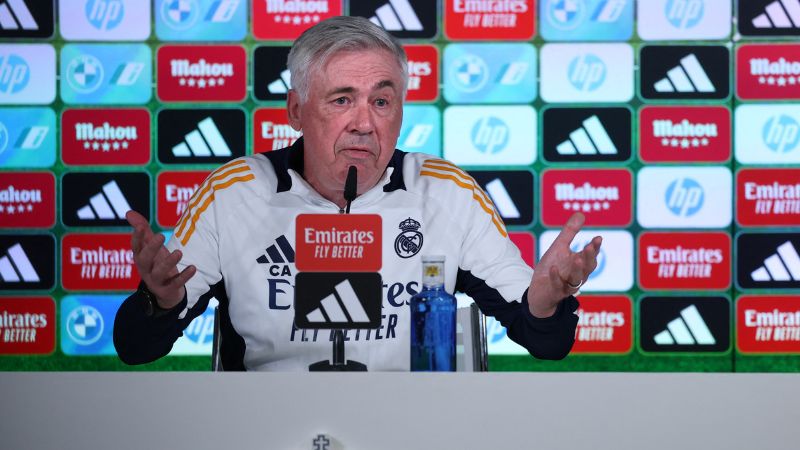 El entrenador italiano del Real Madrid, Carlo Ancelotti, ofrece una rueda de prensa en la Ciudad Deportiva del Real Madrid en Valdebebas antes de su partido de Liga contra el Mallorca.