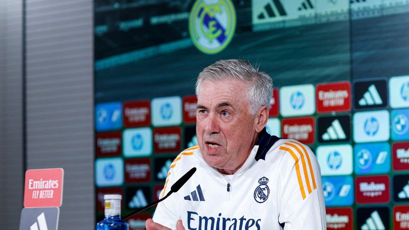 El entrenador italiano del Real Madrid, Carlo Ancelotti, ofrece una rueda de prensa en la víspera del clásico contra el Barcelona.